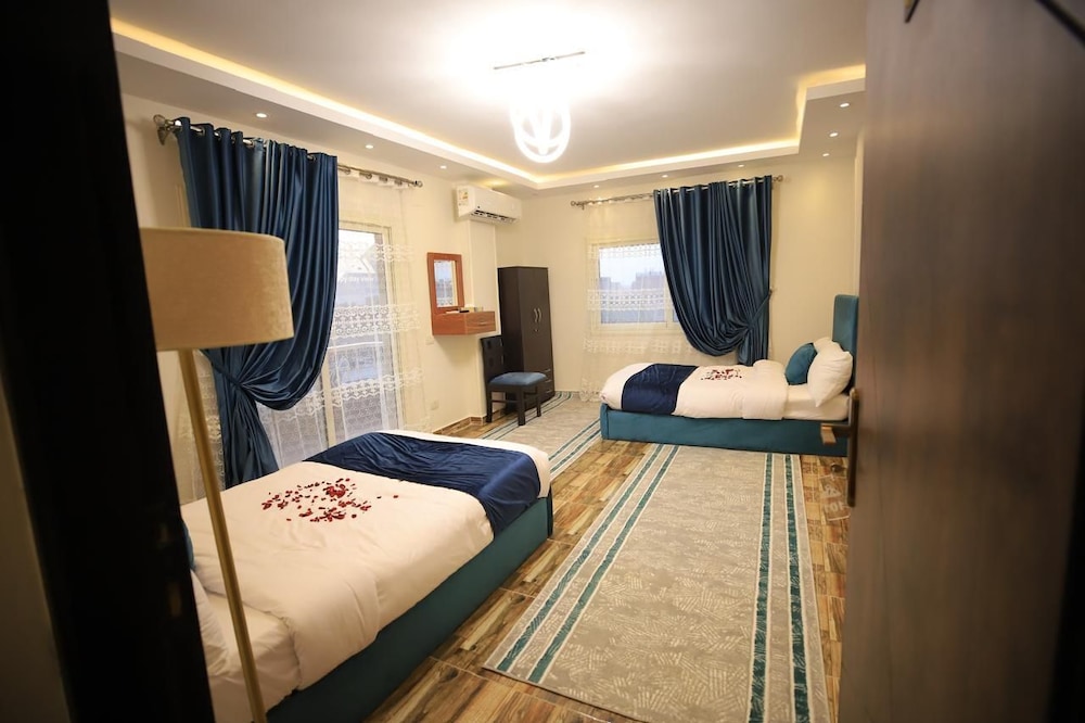 Happy day pyramids view - last minute hotel in Giza