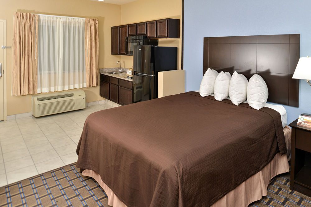 Quality Inn & Suites Carrizo Springs North - photo 8