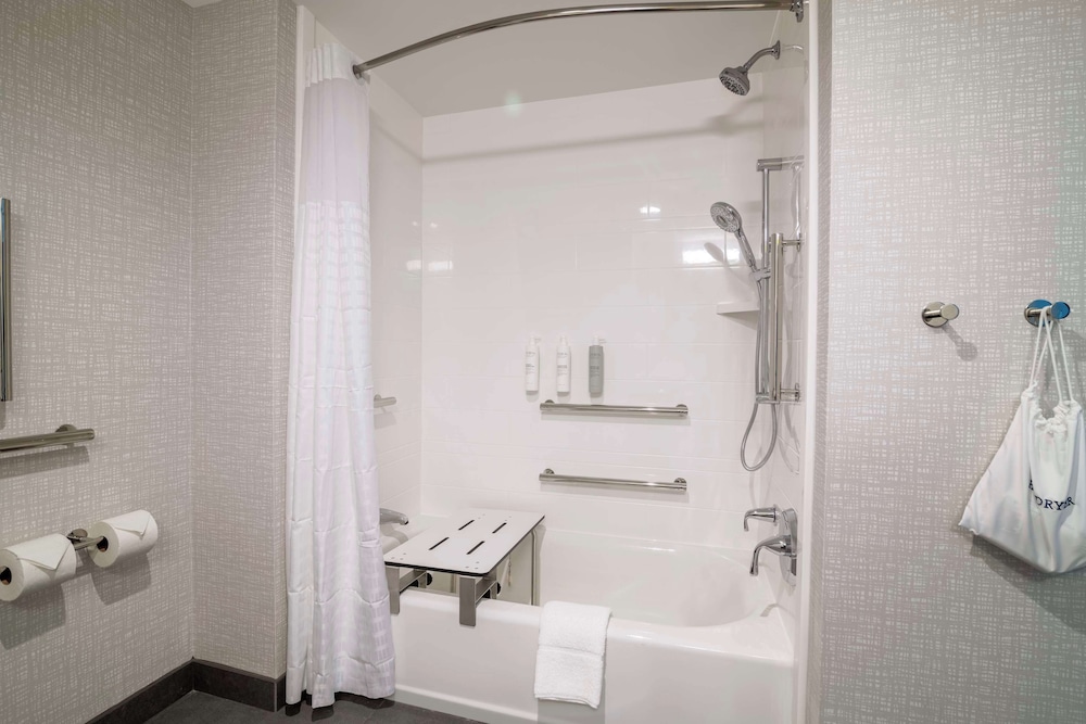 Hampton Inn Lincoln White Mountains - photo 17