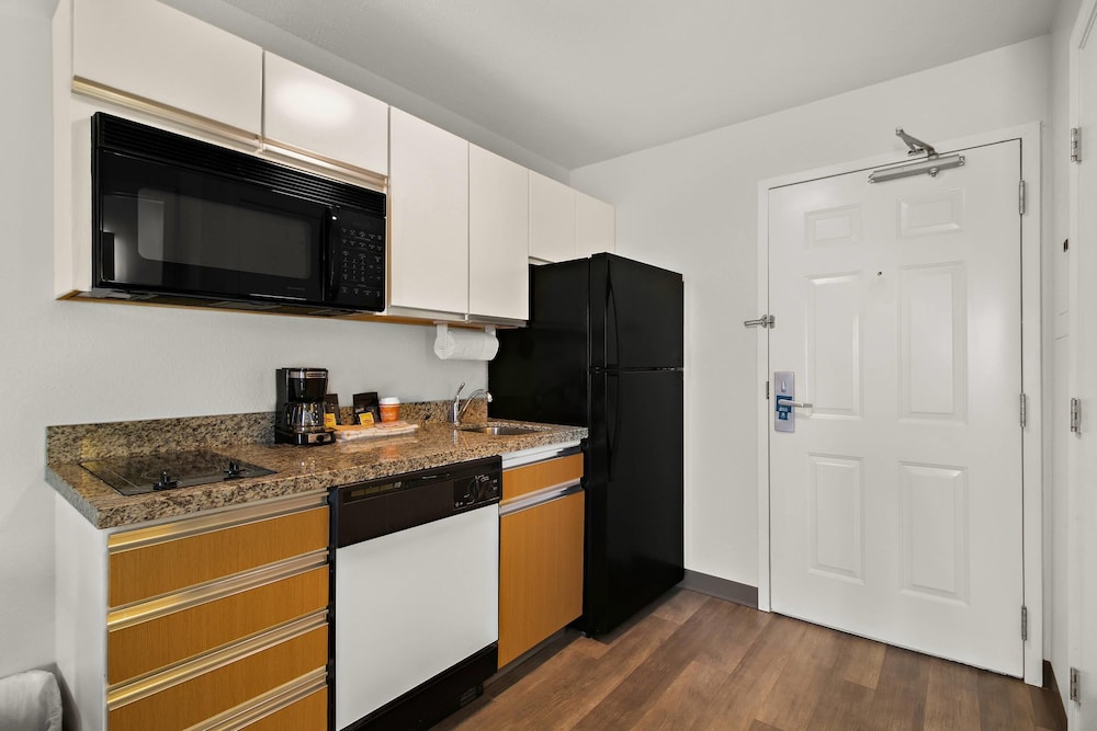 MainStay Suites Cincinnati Blue Ash - photo 10