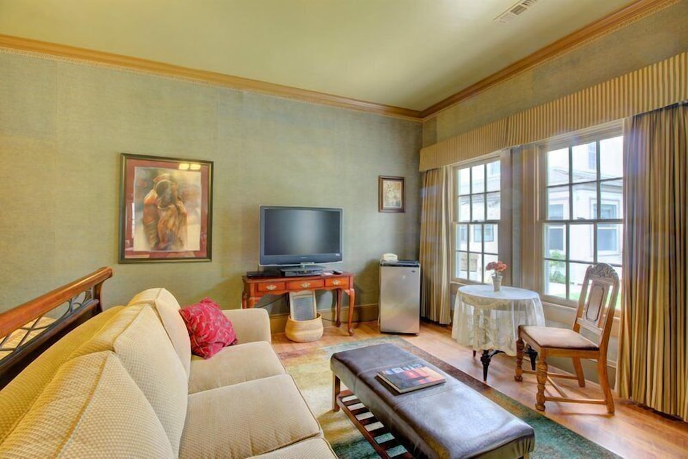 Bybee's Historic Inn - photo 21