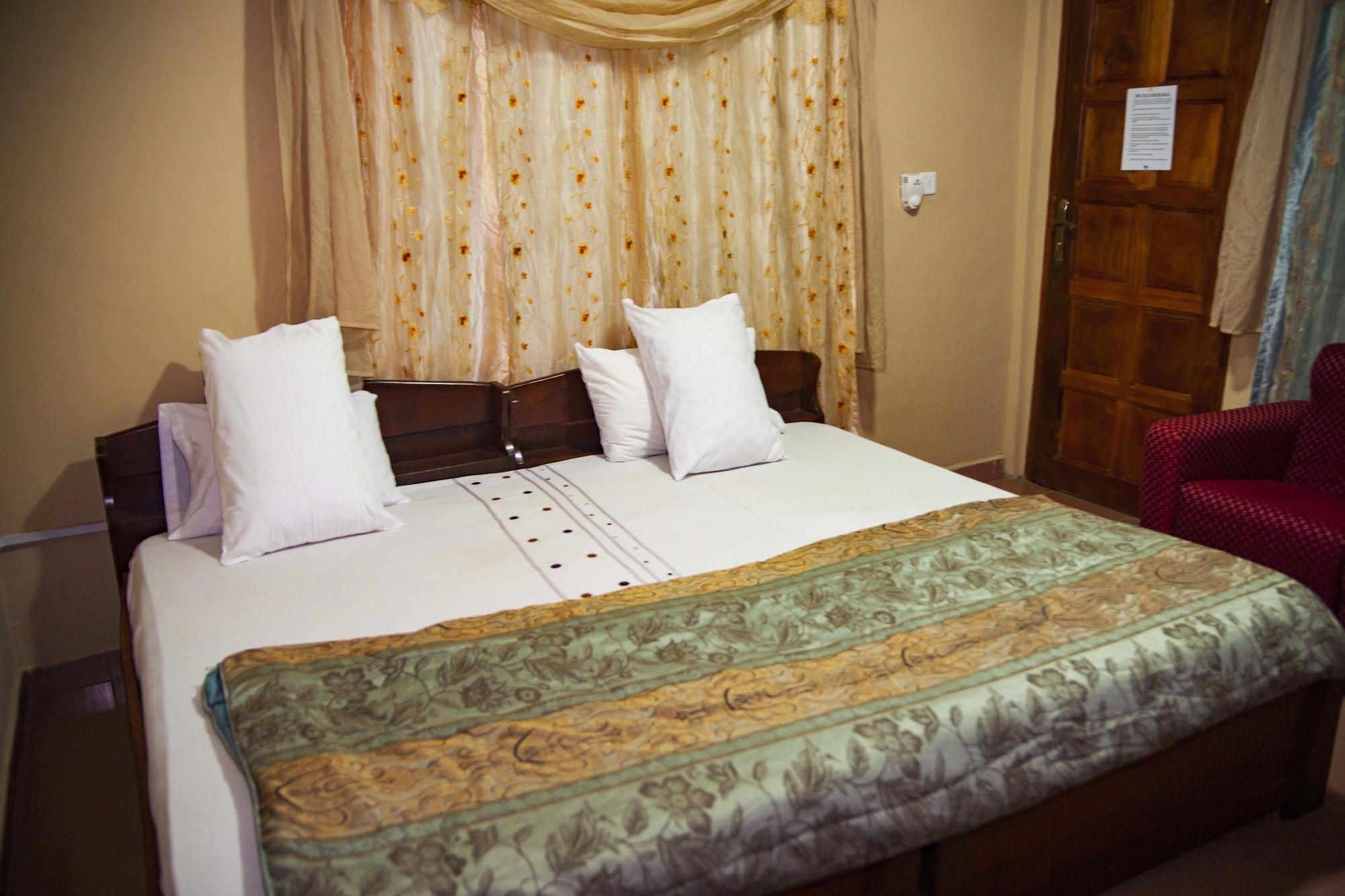 Skyways Hotel — Accra — photo 4