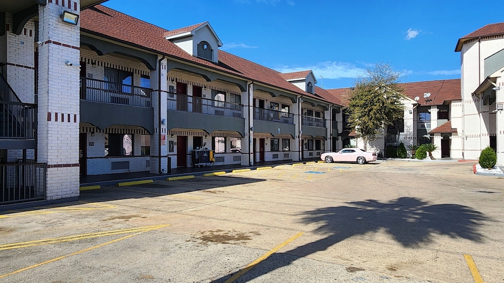 Scottish Inns & Suites Sam Houston Pkwy - photo 27