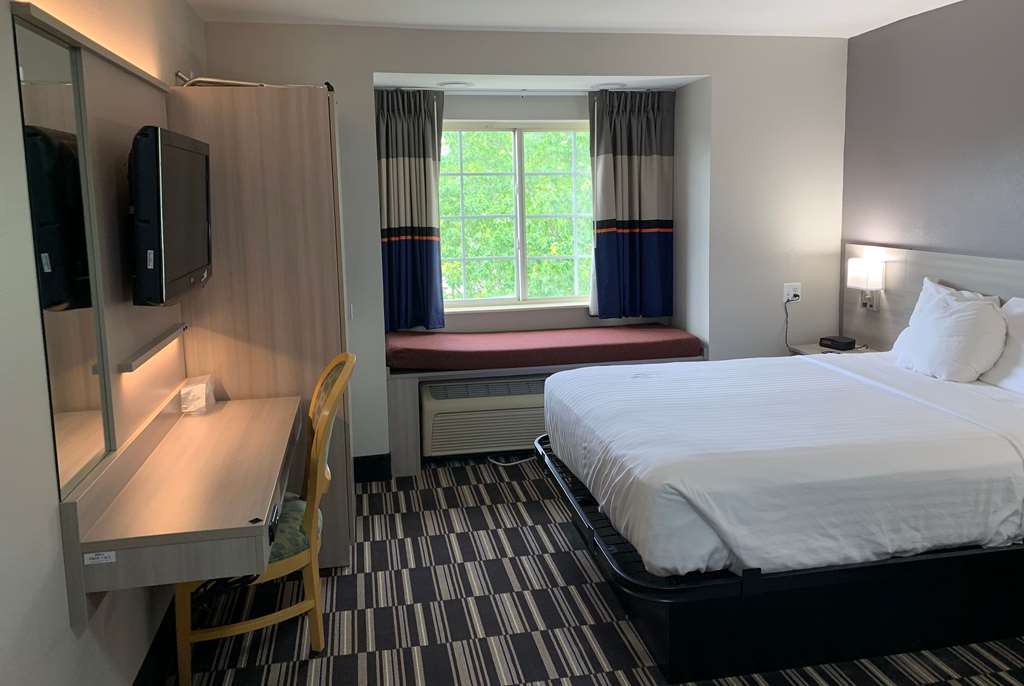 Microtel Inn by Wyndham Charlotte Airport - photo 11