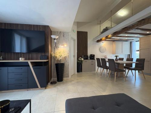 Apartment Anchor Luxury — 4-Star Luxury Hotel in Slatine, Croatia