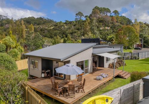 Flaxmill Haven Cooks Beach Holiday Home — 4-Star Luxury Hotel in Whitianga, New Zealand