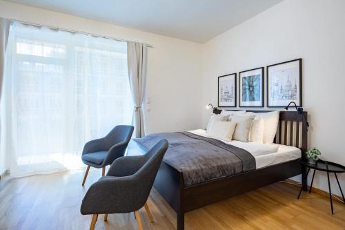 Balcony Modern Very Comfy — 4-Star Luxury Hotel in Budapest, Hungary