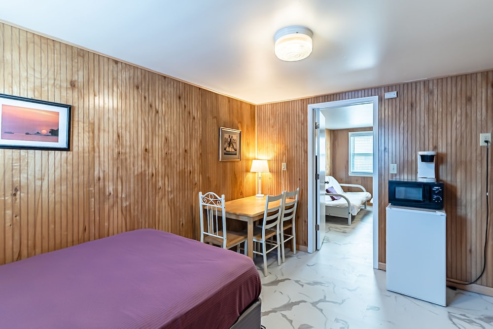 Boardwalk Sand & Surf Inn Oceanfront - photo 8