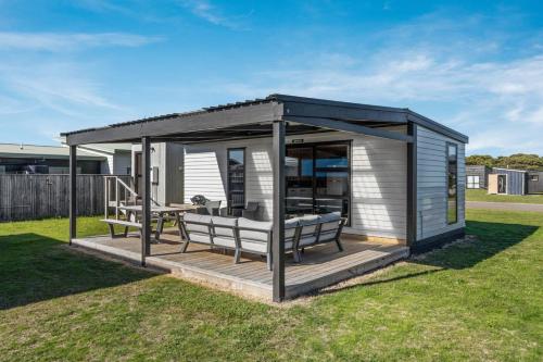 Eddyville - carbon neutral hotel in Unknown City
