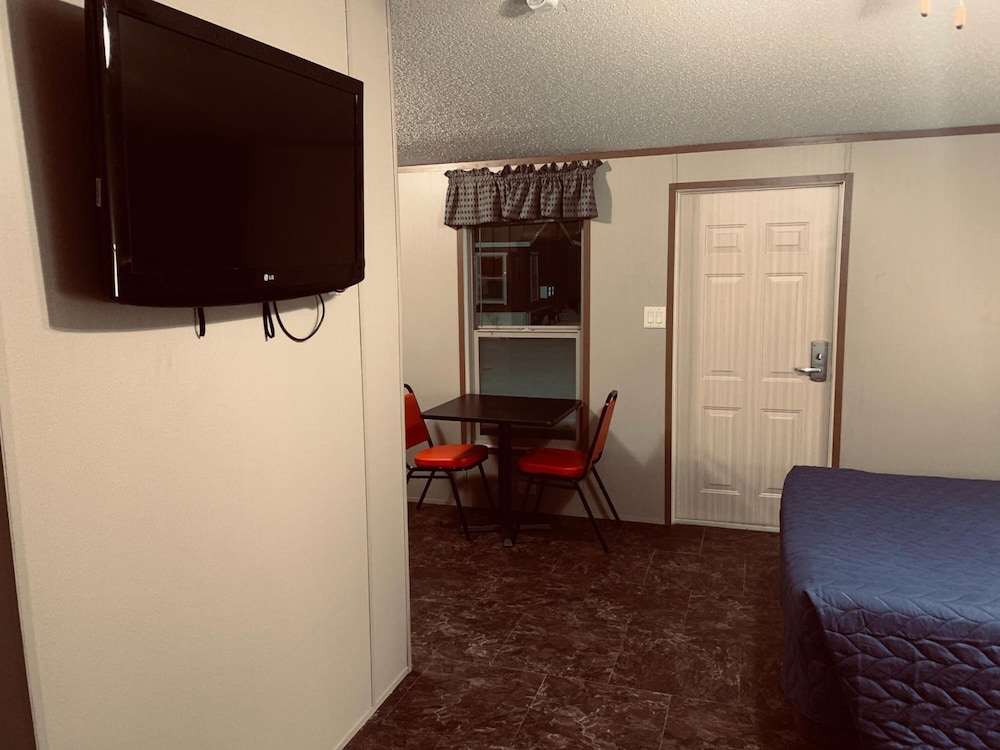 Monahans Country Inn - photo 8