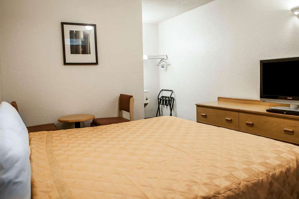 Rodeway Inn Albuquerque West - photo 20