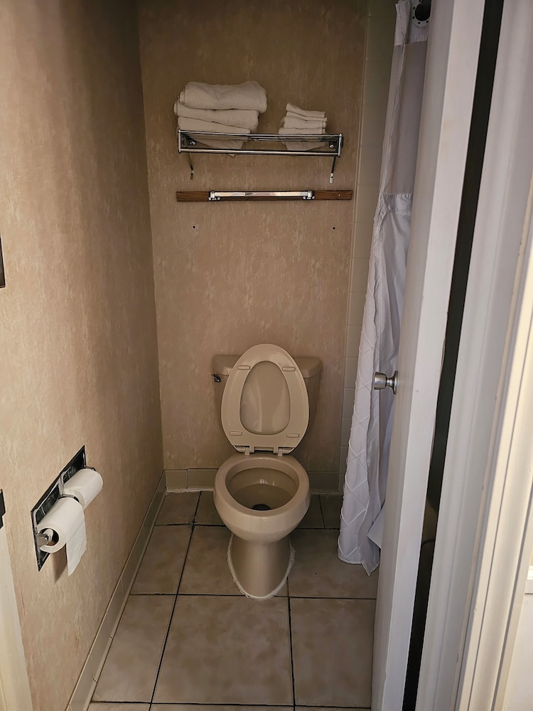 Travelodge by Wyndham Mackinaw City - photo 20