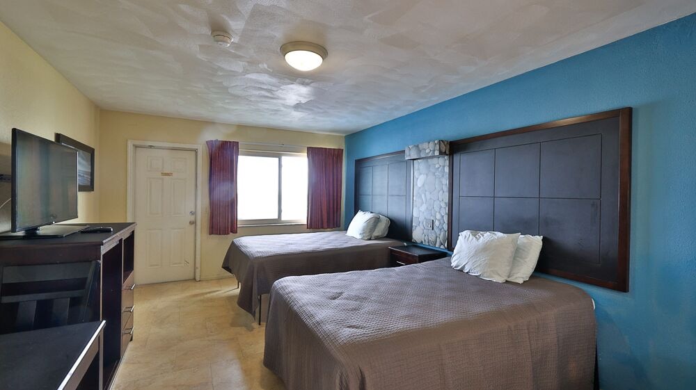 Driftwood Beach Motel - photo 23