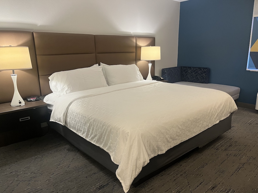 Holiday Inn Express Hotel & Suites St. Paul Woodbury by IHG - photo 24