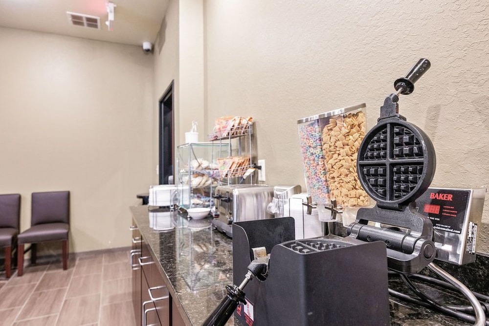 Cobblestone Hotel & Suites Mosinee - photo 92