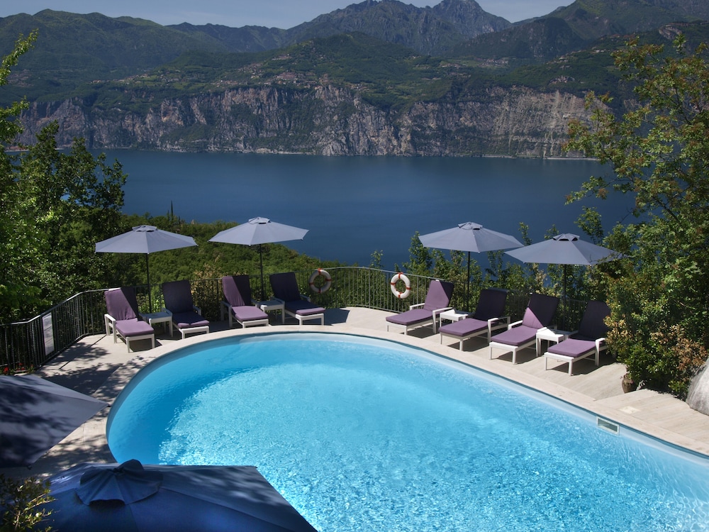 Hotel Querceto Wellness & Spa by Double Hospitality — 4-Star Luxury Hotel in Malcesine, Italy