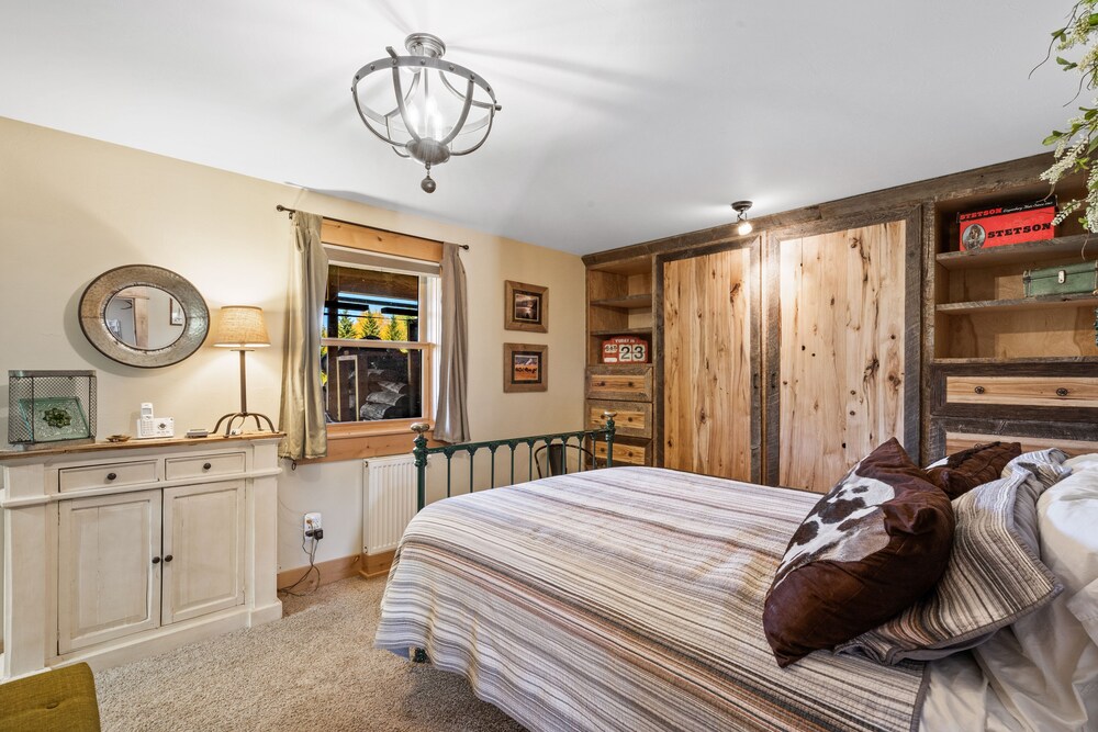 The Big House at Bunk House — 4-Star Luxury Hotel in West Yellowstone, United States