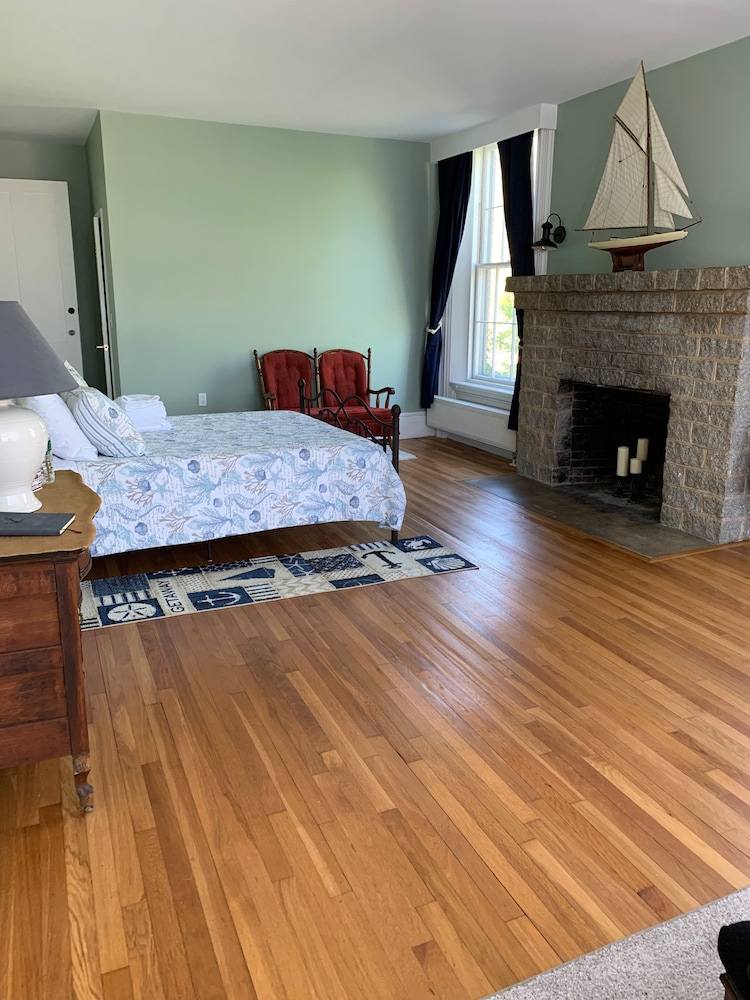 Captain Sweetser's Inn - photo 10