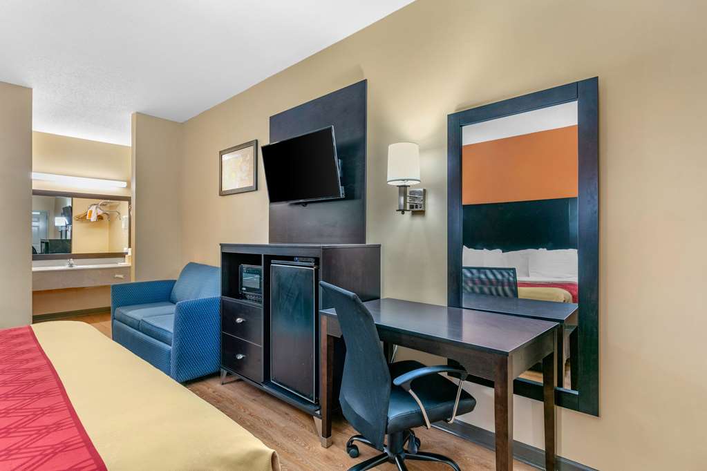 Econo Lodge Northport Tuscaloosa North - photo 27
