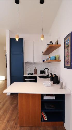 Super Stylish 1BR Apartment Near Fabrica