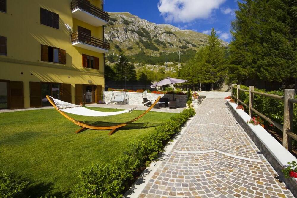 B&B Luna Per Te — 4-Star Luxury Hotel in Rocca Di Cambio, Italy