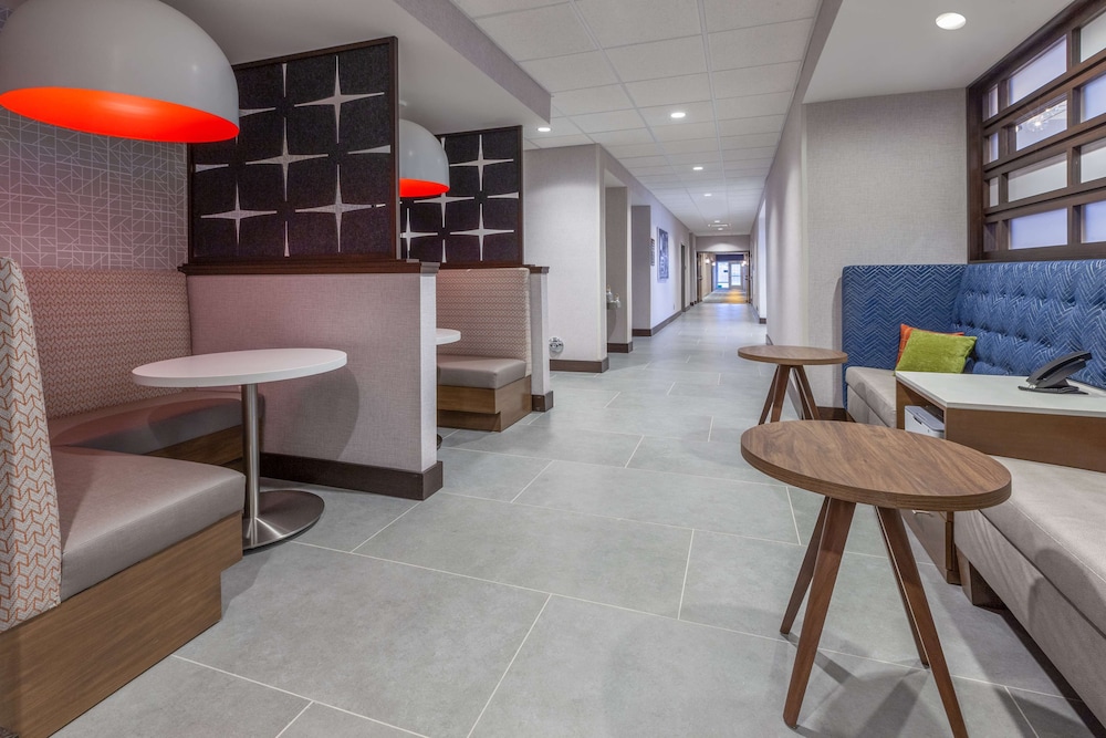 Hampton Inn & Suites Bloomfield Hills Detroit - photo 28
