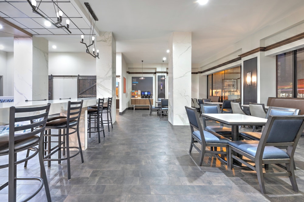Holiday Inn Express Dallas Downtown - photo 71