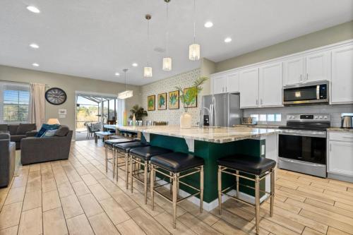 Fun Filled Retreat at Hacienda Paloma — 4-Star Luxury Hotel in Kissimmee, United States
