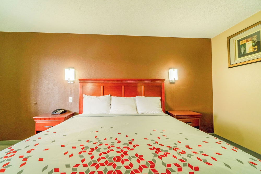 Crown Inn By Oyo Denver Tx - photo 13