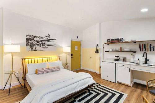 Kalaemano Studio suite ʻoluʻolu komo — 4-Star Luxury Hotel in Chandler, United States