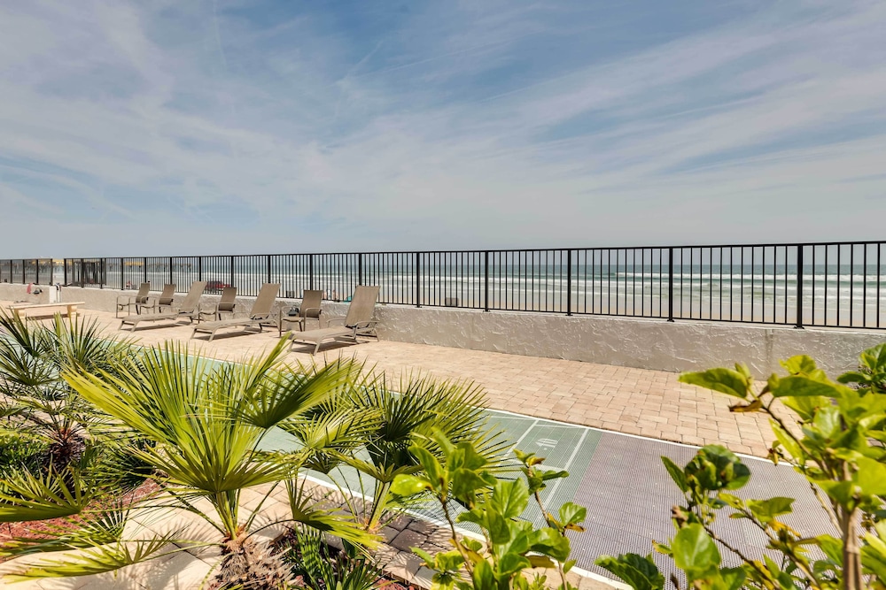 Oceanfront Retreat w Beach & Resort Access - photo 26