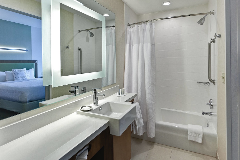 Springhill Suites Wichita Airport - photo 5