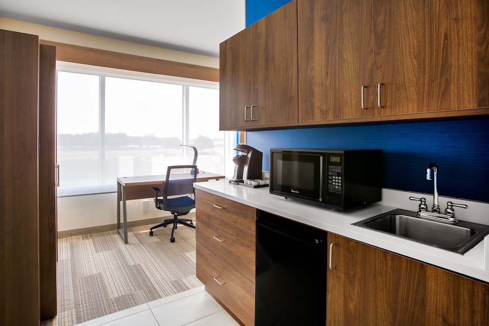 Holiday Inn Express & Suites Ontario - photo 7