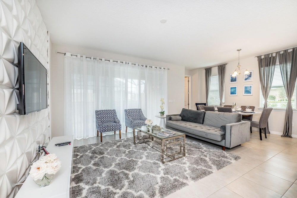 1570 Carey Palm Circle in Kissimmee, United States