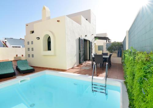 Olympia House Lovely Close to Town and Beaches with Private Pool & Fast WiFi — 4-Star Luxury Hotel in Corralejo, Spain