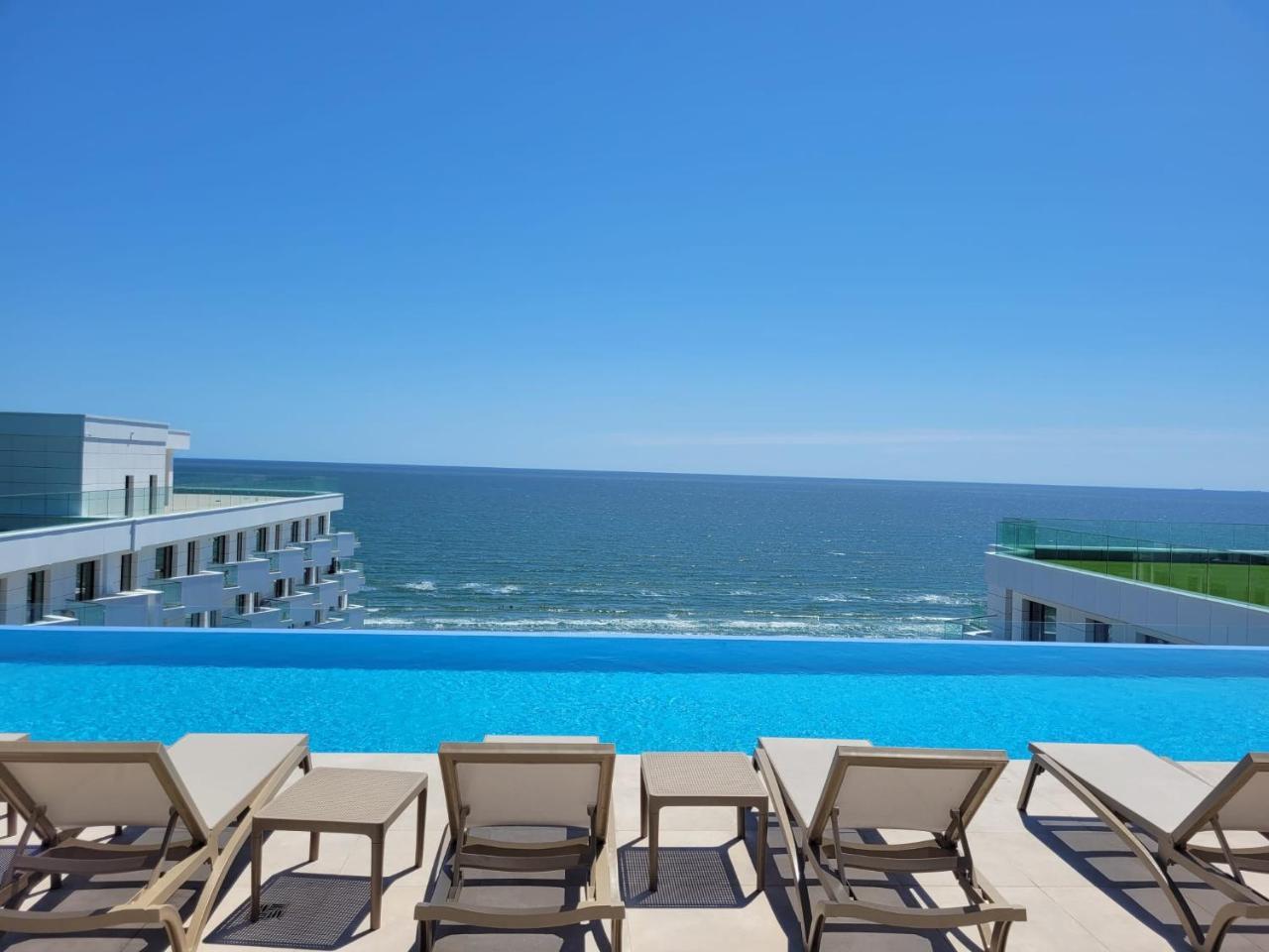 Royal Infinity Pool & Spa Resort - last minute hotel in Unknown City