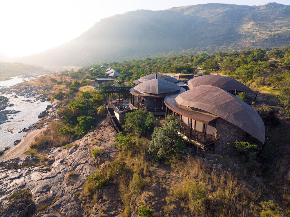 Madwaleni River Lodge Babanango Game Reserve — 4-Star Luxury Hotel in Ulundi, South Africa