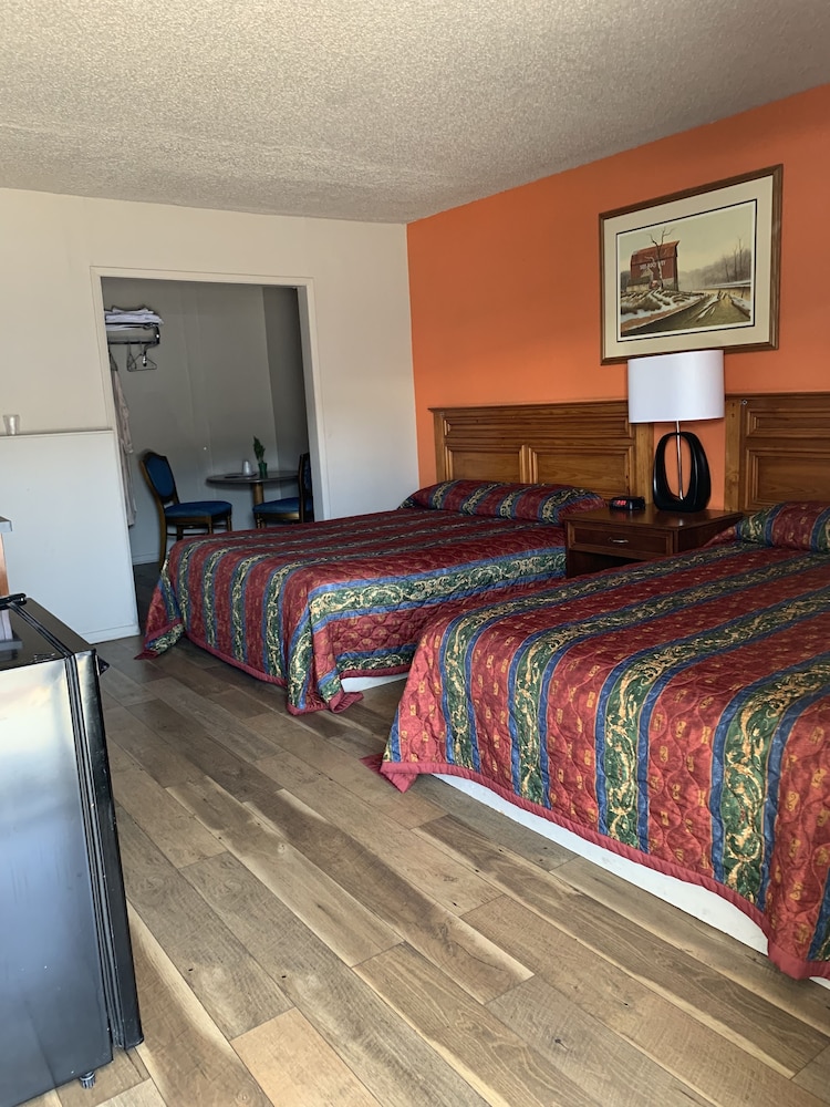 Motel 8 Las Vegas - photo 10