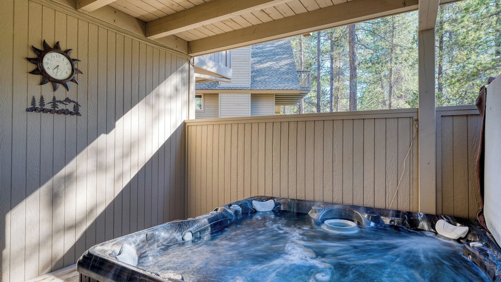 Quail by Avantstay Great Location Game Room Hot Tub & Deck — Bend — photo 4