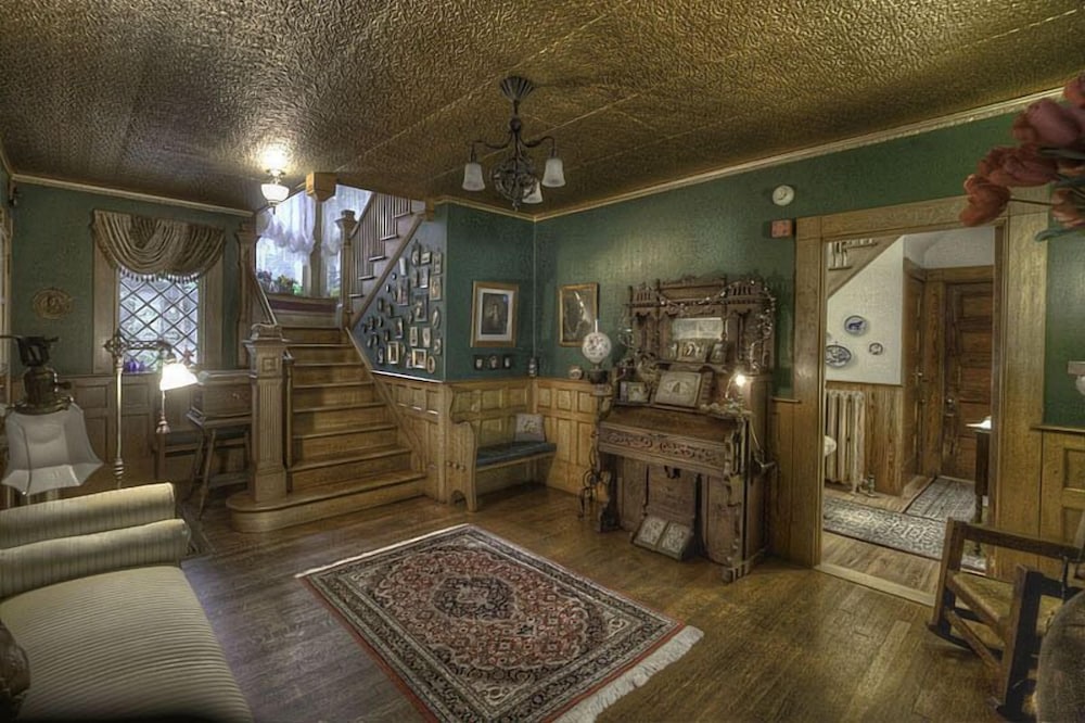 The Jeweled Turret Inn in Belfast, United States