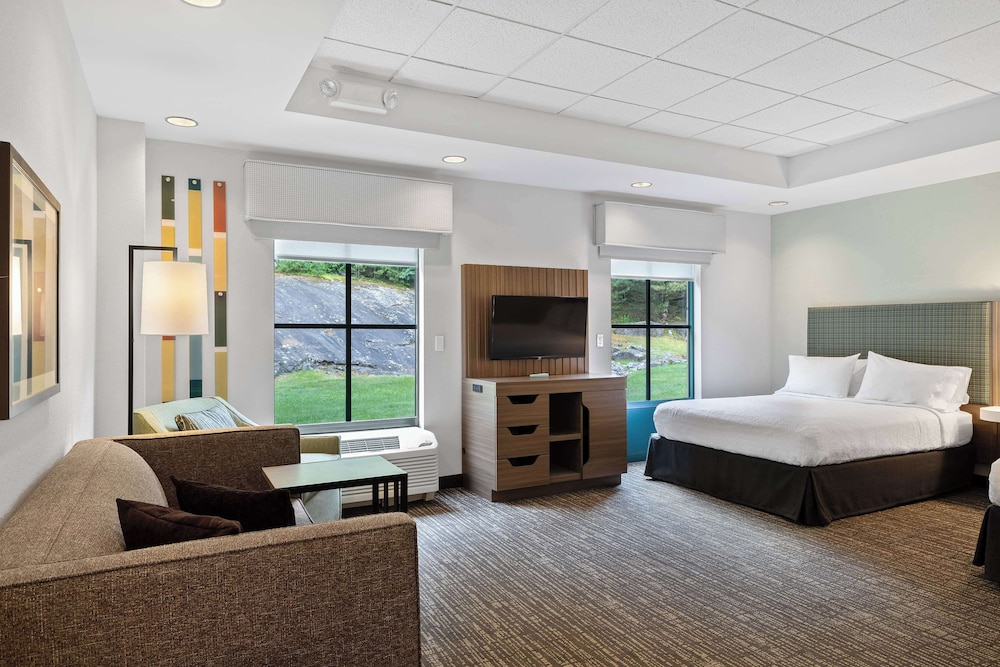 Hampton Inn & Suites Lake George - photo 44