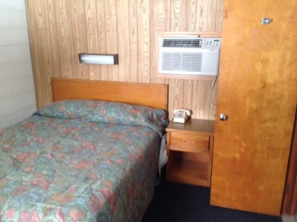 Sun 'N Snow Hotel - photo 9