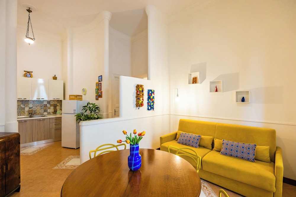 La Casa di Famiglia by NapoliApartments — 4-Star Luxury Hotel in Naples, Italy