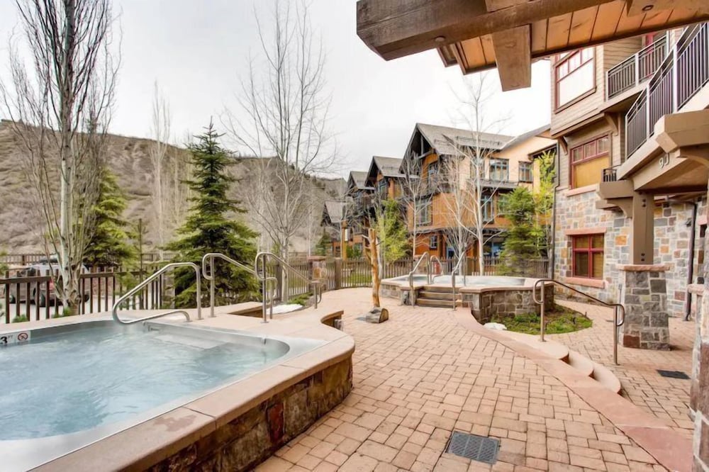 Luxury Ski in Ski out 3 Bedroom Mountain Resort Vacation Rental in the Heart of Snowmass Base Village - photo 21