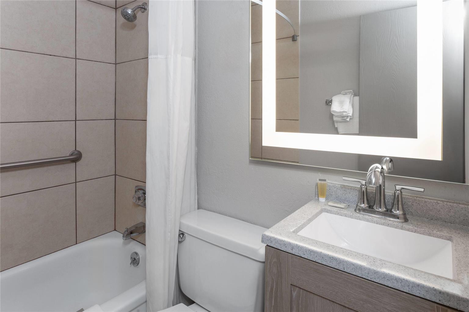Days Inn by Wyndham Mason City - photo 11
