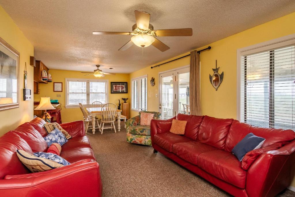 Beach Barn by Oak Island Accommodations - photo 7