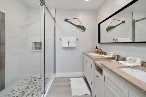Steps to the Sand and Main Street 4BR - photo 11
