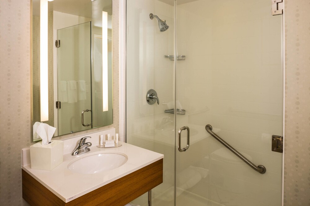 SpringHill Suites New York LaGuardia Airport - photo 6