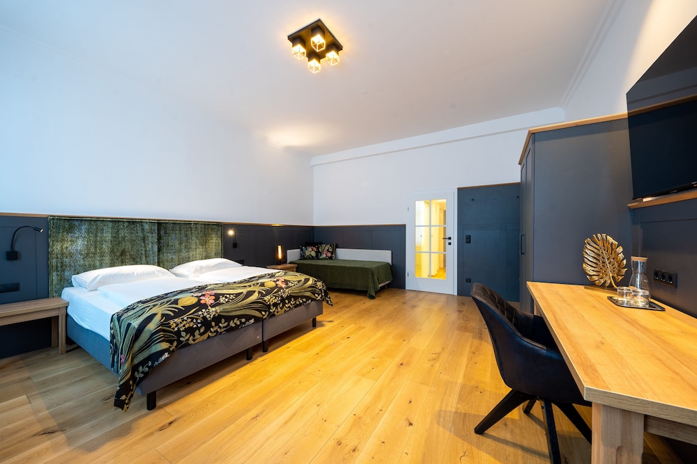 Hotel Unter den Linden — 4-Star Luxury Hotel in Krems An Der Donau, Austria