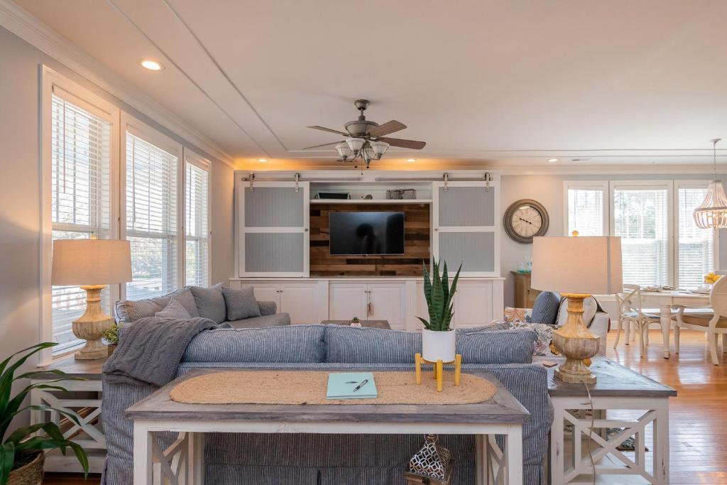 The Sassy Seahorse by Oak Island Accommodations - photo 3
